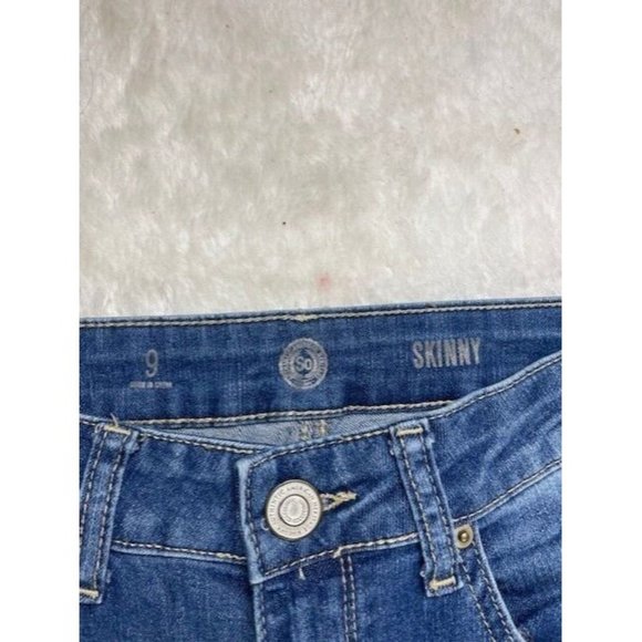 SO Size 9 Womens Jeans Lw Rise Skinny Stretch Med Wash Distress - Picture 2 of 3